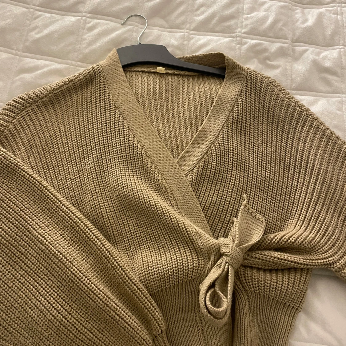 Beige stickad tröja