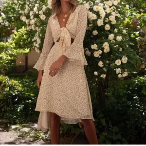 Adooreklänning strl 36 - Säljer en superfin klänning från Adoore i storlek 36. Knappt använd, inget slitage!