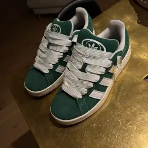 Gröna adidas campus00 i väldigt fint skick, använda 1 gång