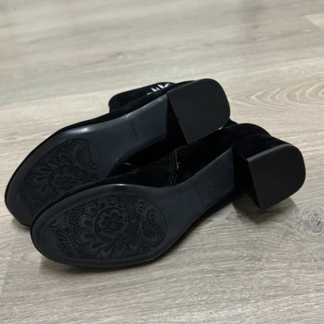 Svarta boots med blommigt broderi - 91