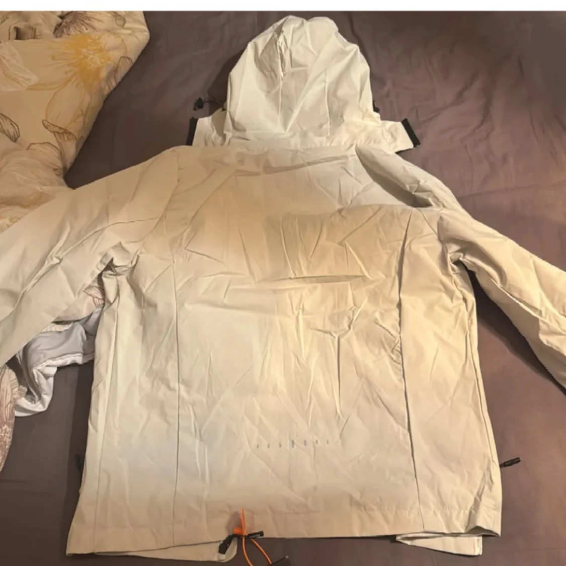 Vit vindjacka från Under Armour - 90