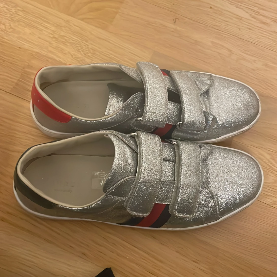 Glittriga sneakers från Gucci - 90