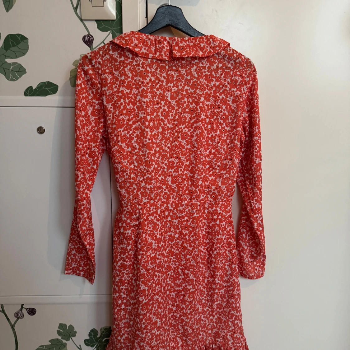 Röd blommig omlottklänning från Ally Bell - 90