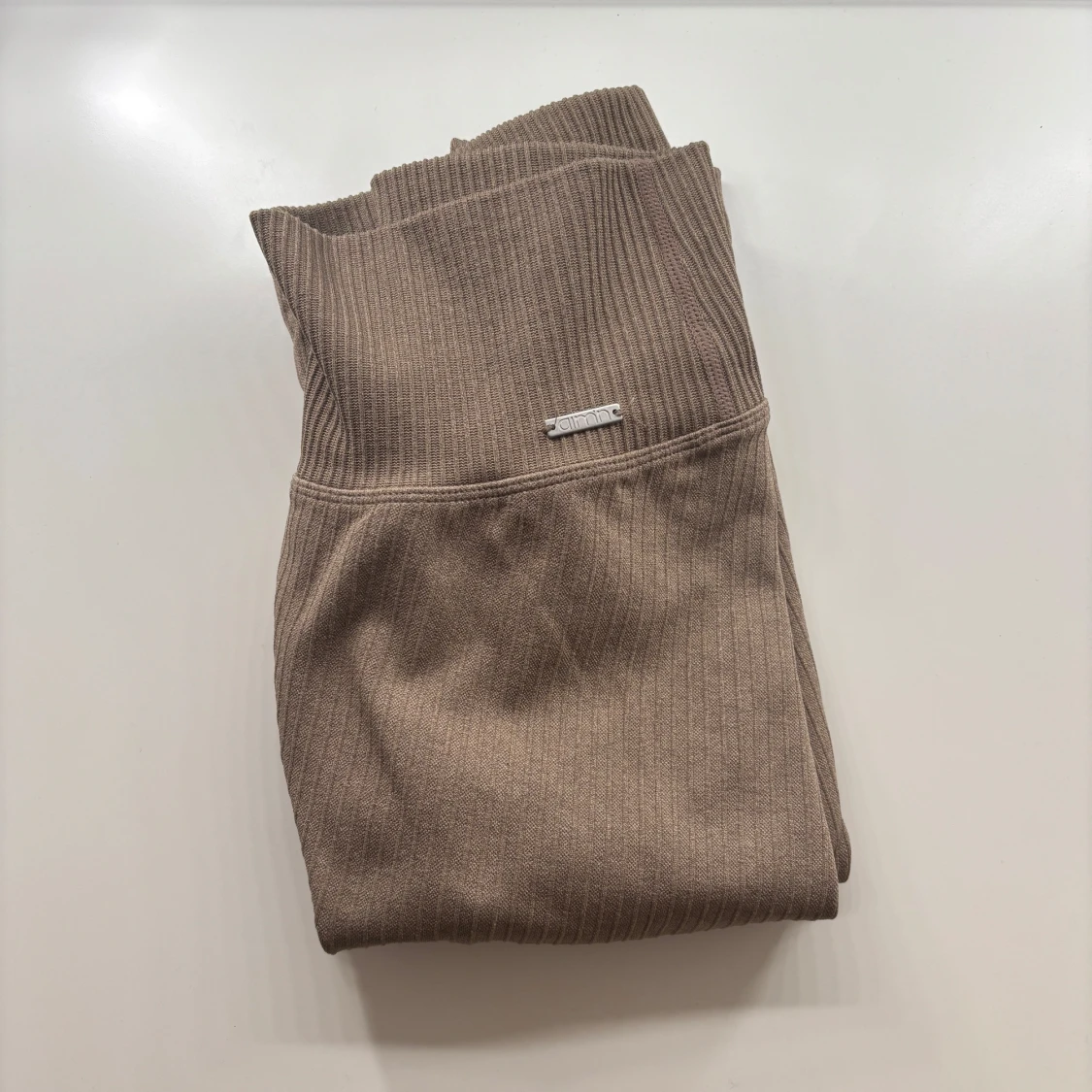 Beige ribbade tights från Aim'n