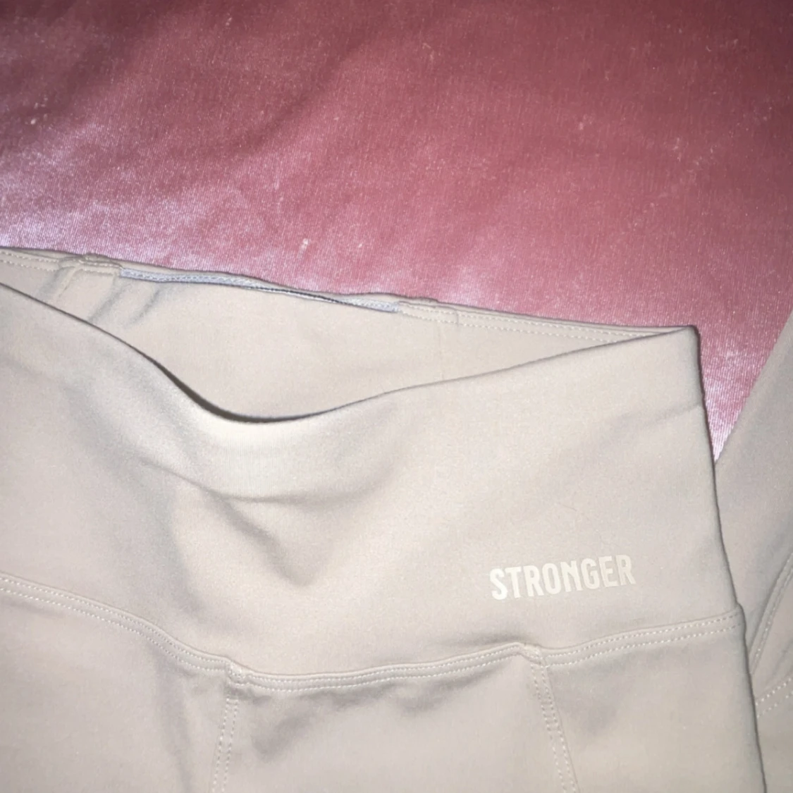 Beige leggings från Stronger - 90
