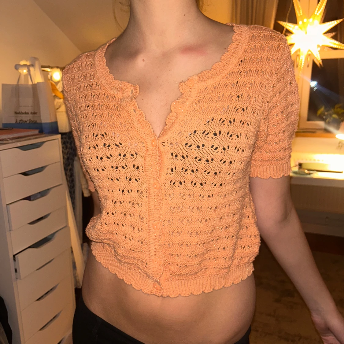 Persikofärgad stickad kofta - 90