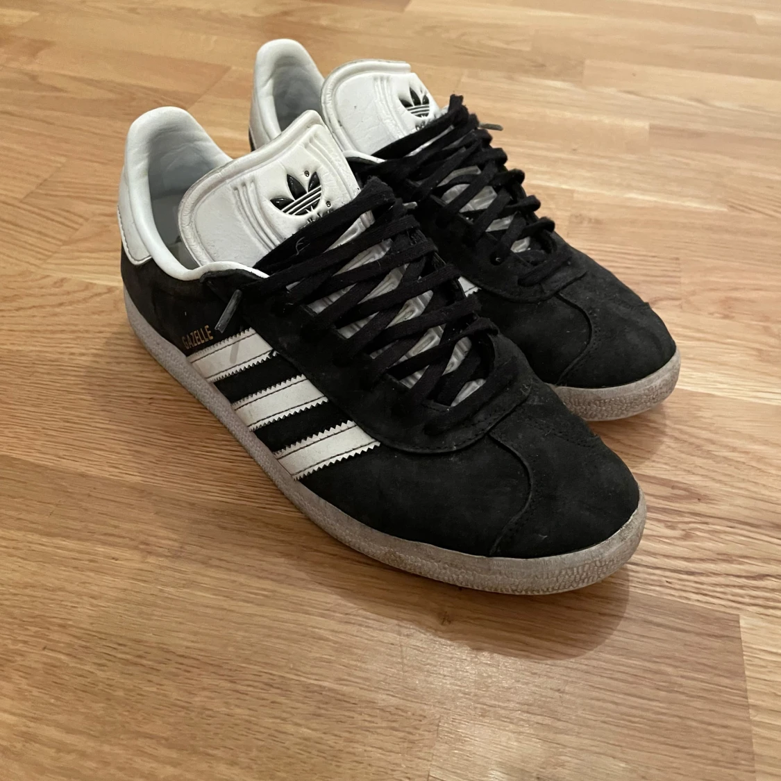 Svarta Adidas Gazelle sneakers