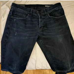 Dondup george jeans - Dondup jeans (george) i jävligt bra cond. Storlek 33 nypris 3300kr  