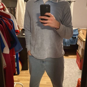 Quarter zip från Weekday - Quarter zip från weekday i storlek S. Inget slitage och säljs då den inte används