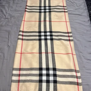 Burberry halsduk - Snygg burberry halsduk