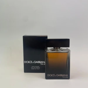 Dolce & Gabbana: The One Eau de Parfum - Dolce & Gabbana The One Eau de Parfum – 3ml - 55 kr / 5ml - 75 kr 	•	Doftnoter: Grapefrukt, koriander, basilika, kardemumma, ingefära, tobak, cederträ och amber.