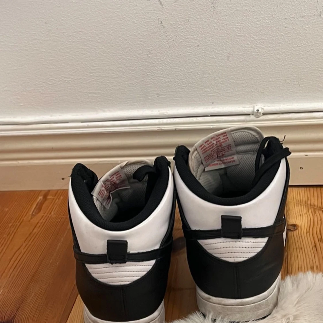 Nike Air Jordans i svart och vitt - 91