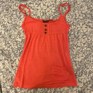 söt topp - Så snygg topp med guld ränder 🤍🤍