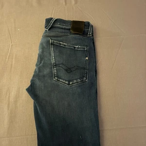 Replay Anbass  - Blå Replay Anbass Hyperflex jeans i fint skick | Storlek 31/32 | pris kan diskuteras 