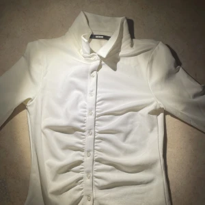 Vit skjorta från BikBok - Vit skjorta från BikBok i storlek S. (Tar bara emot swish)