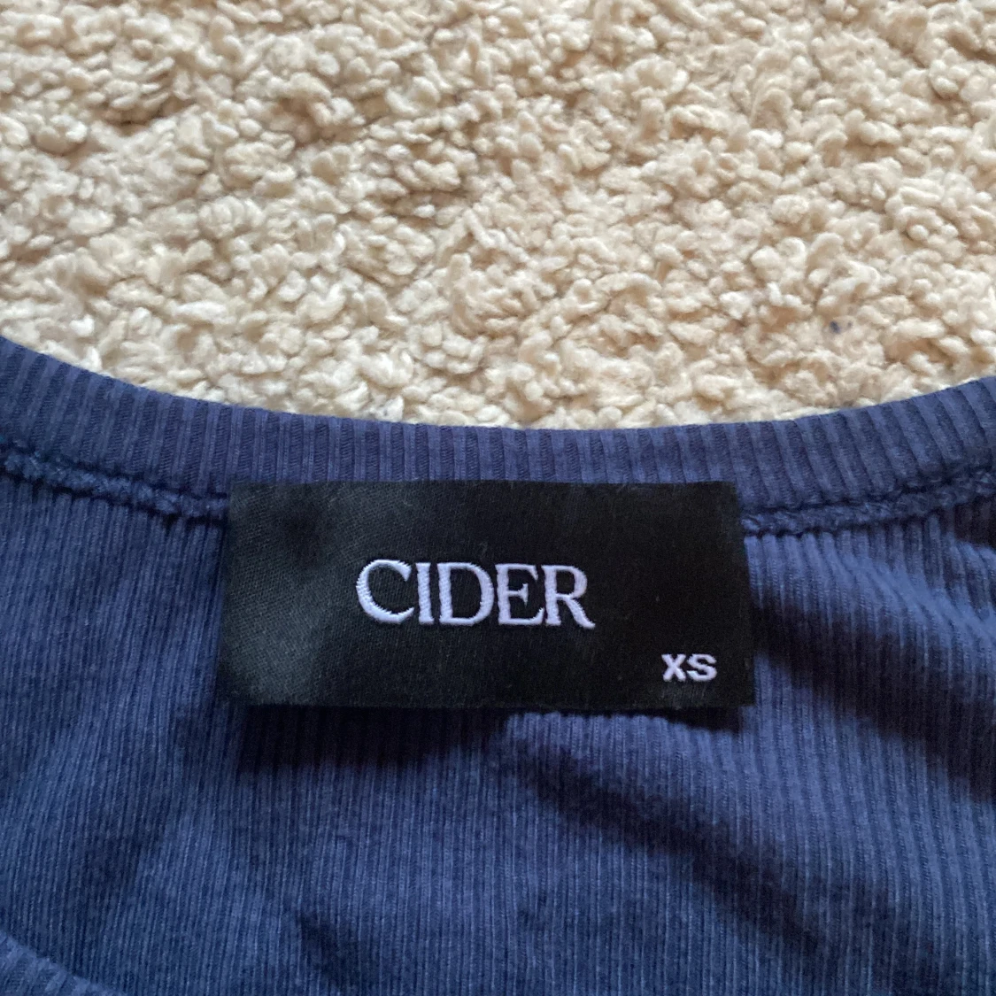 Marinblå ribbad tröja från Cider - 91