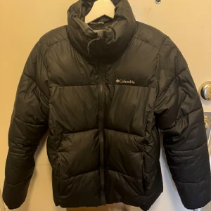 Columbia jacka  - Fin columbia jacka, köpt för ungefär 2000kr, inga hål eller skador