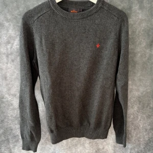 MORRUS TRÖJA - - Morris tröja - Storlek S  - Kontakta för fler frågor eller funderingar // Deluxecloset