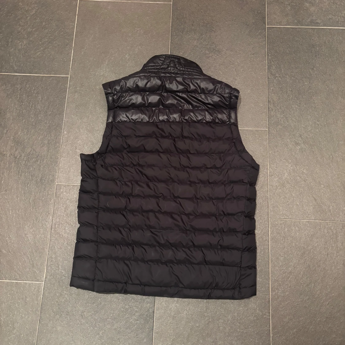 Svart ”rick” väst - 1