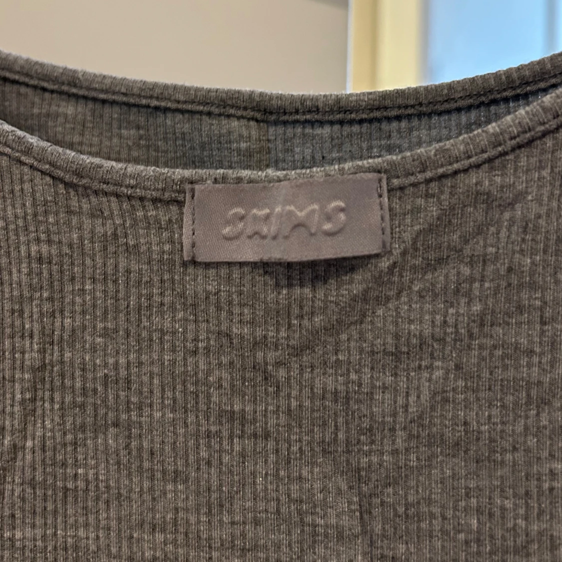 Grå långklänning från Skims - 92