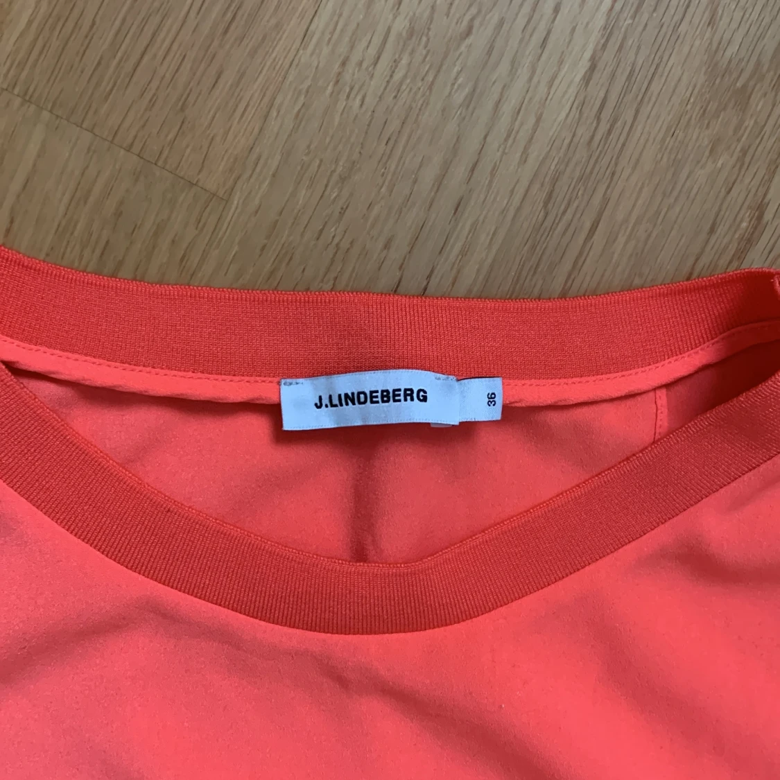 Korallfärgad ärmlös topp från J.Lindeberg - 91