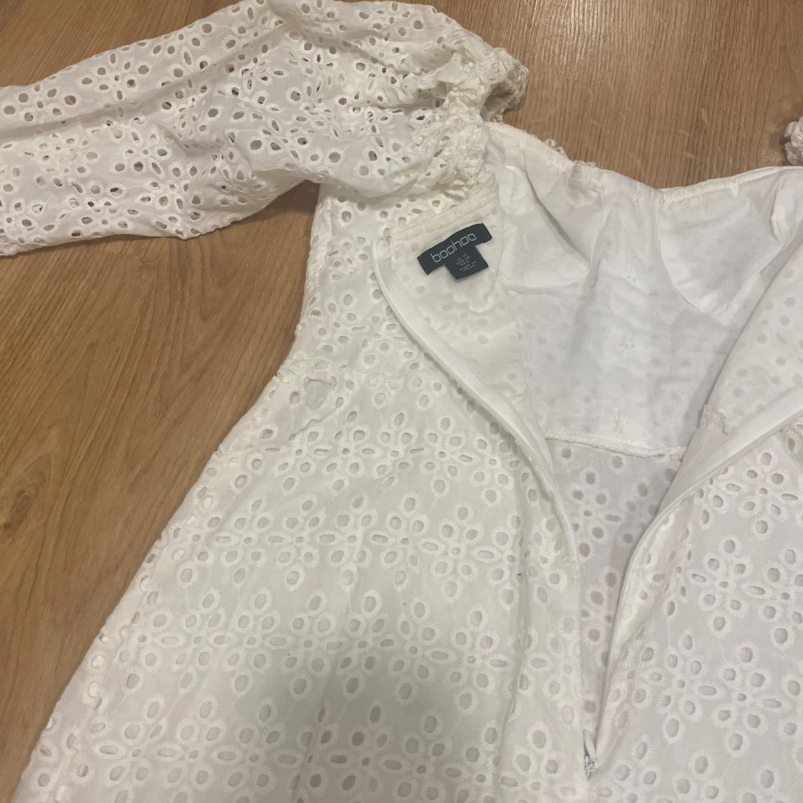 En vitkort klänning (studenten) - 92