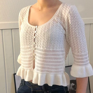 lindex blus - så söt blus från lindex!! endast använd 1 gång så i väldigt fint skick!💌💌så söt nu inför våren