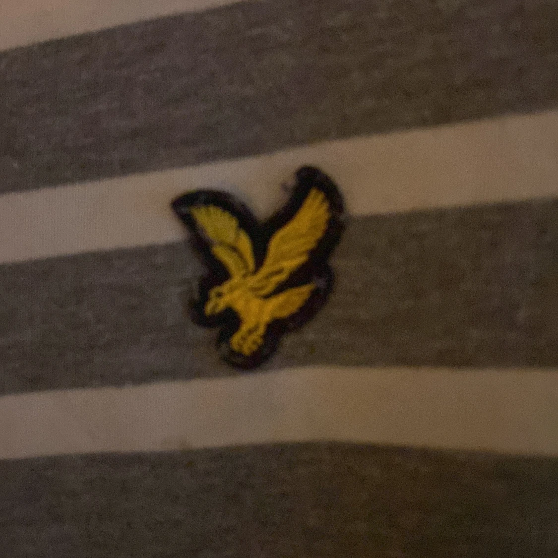 Grå och vit randig tröja från Lyle & Scott - 92
