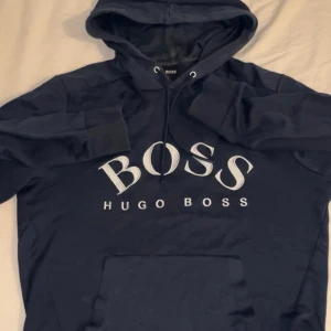 Hugo Boss Hoodie - Storlek M i gott skick, nypris 1199kr. 