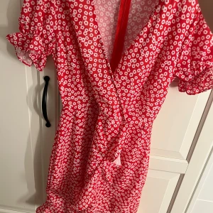 Blommig klänning - Perfekt till sommaren/midsommar!