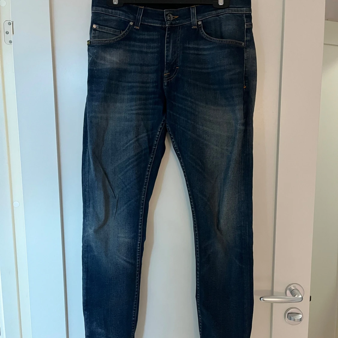 Mörkblåa Tiger of Sweden jeans  - 90