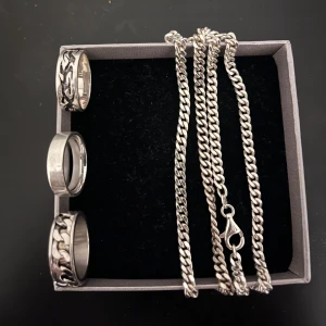 Ring och halsband i äkta silver - 250kr styck eller det bästa priset du kan ge. Bär ej smycken längre så vill bli av med de