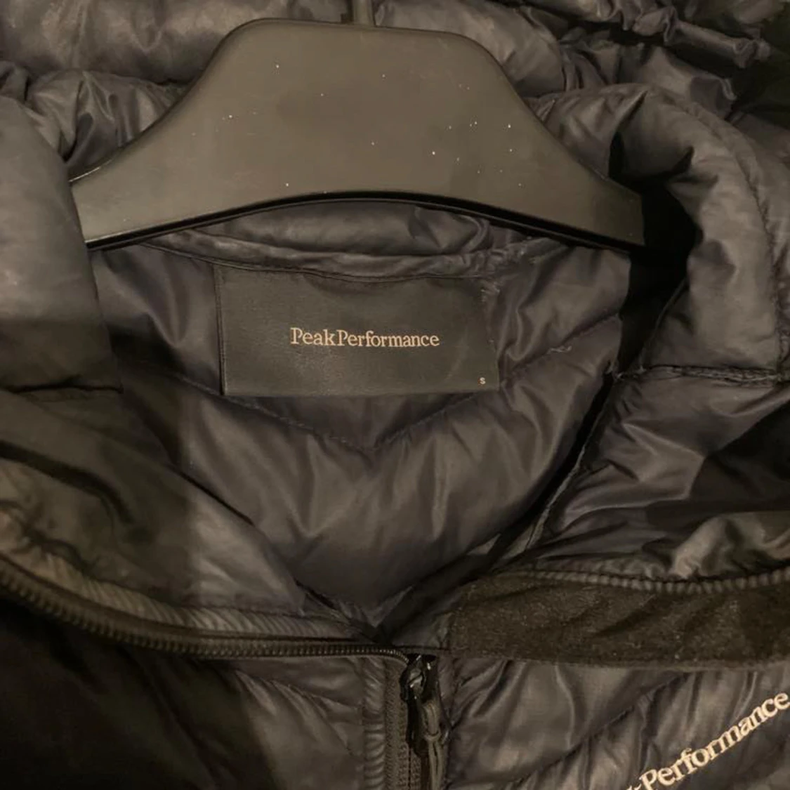 Svart dunjacka från Peak Performance - 2