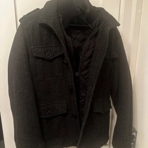 Esprit - Jacka med insydd väst - Jacka med insydd väst Perfekt på vinter Fint skick  Herr