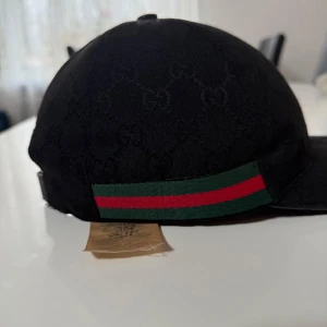 Gucci keps svart äkta - Hej jag säljer min Gucci keps för att jag har byt min still och inte tycker om den lika mycket 