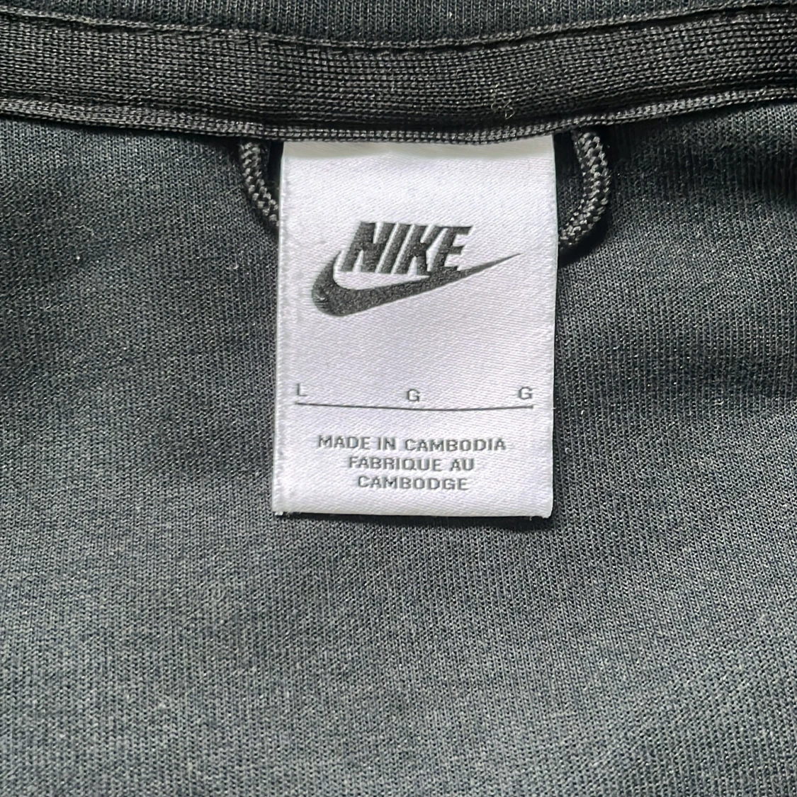 Svart huvtröja från Nike - 1