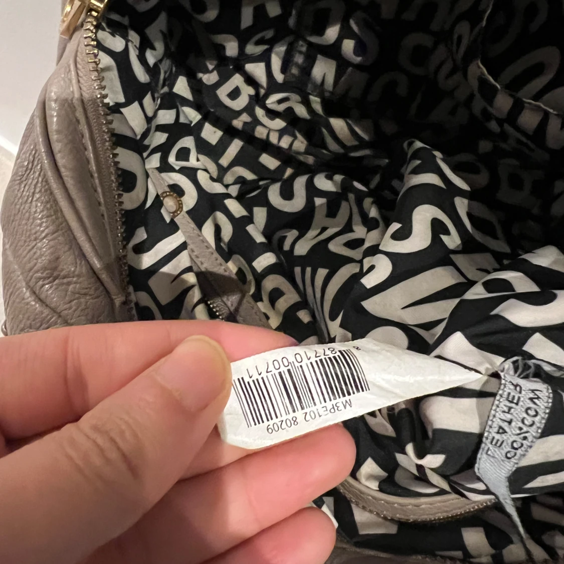 Beige handväska med gulddetaljer - 4