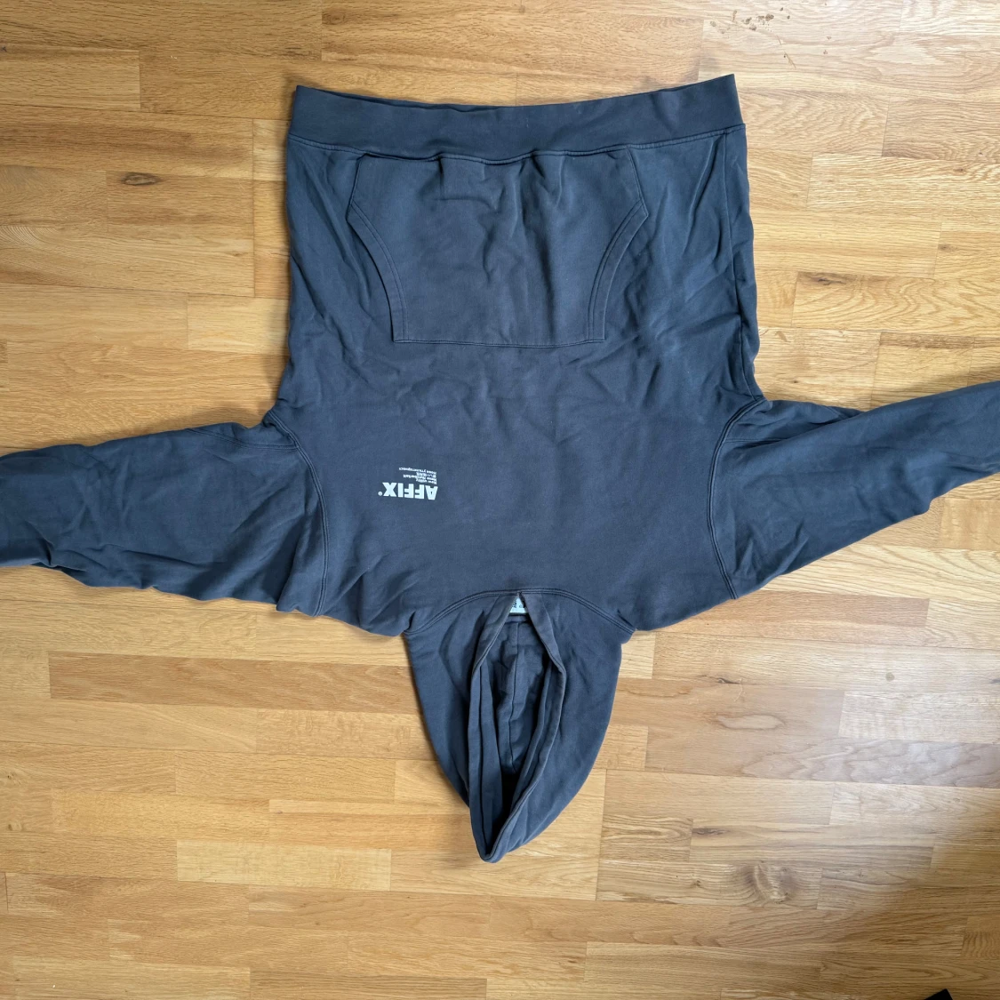 Grå hoodie från Affix