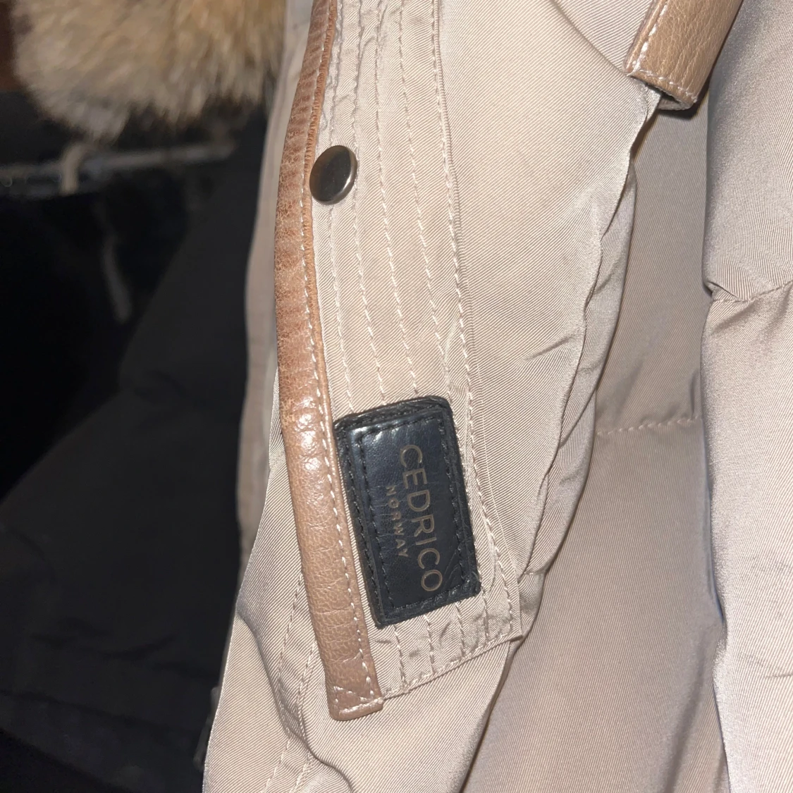 Beige dunjacka från Cedrico - 3