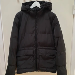 Jacka - Säljer den här snygga varma jackan från Dobber (MQ). Storlek S fast är lite större i storlek, mer som storlek M. Bra skick.