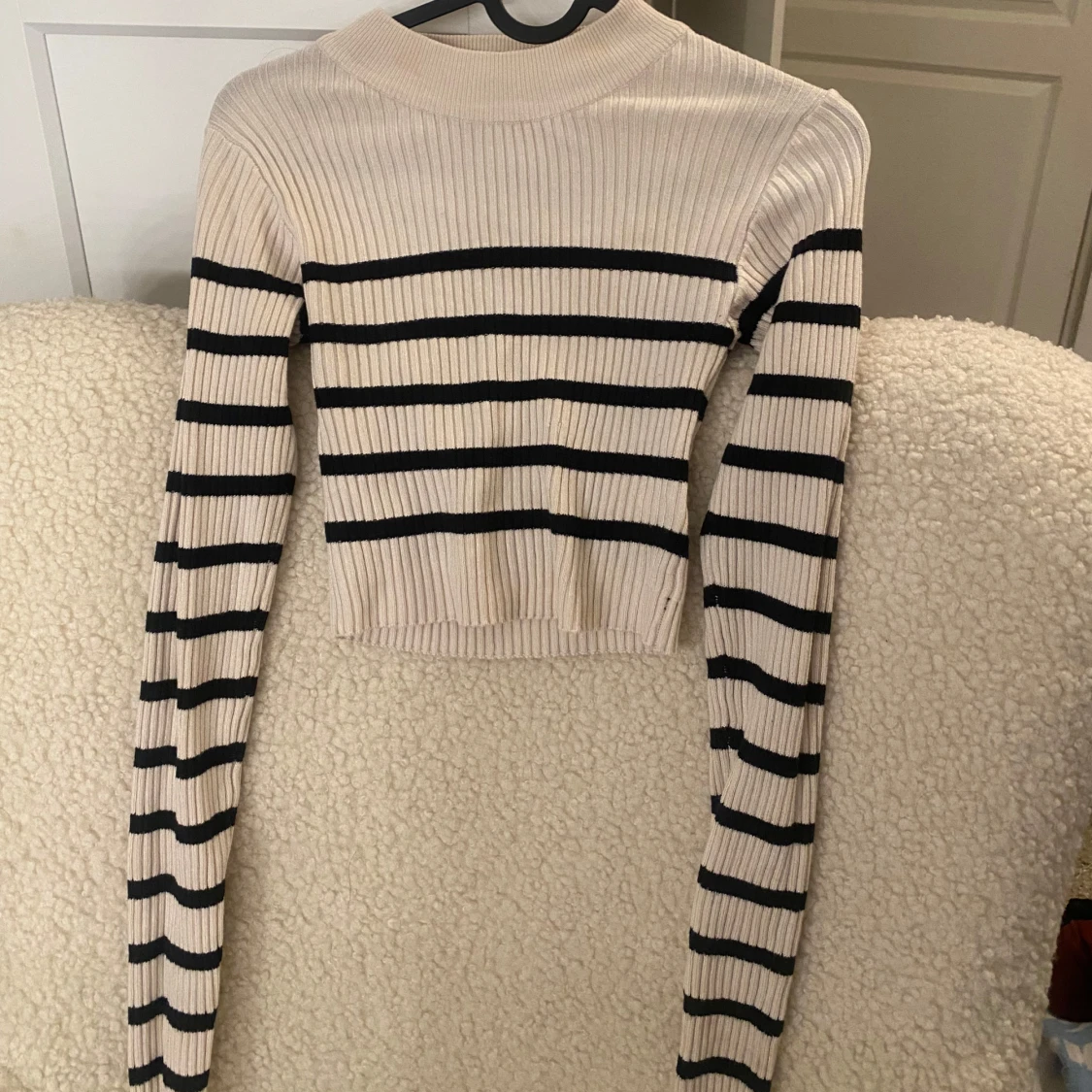 Randig ribbad croppad tröja - 1