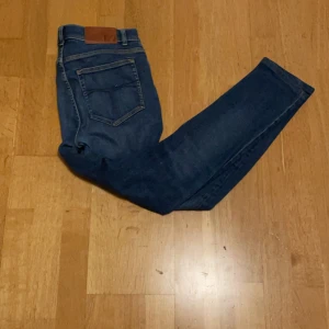 Blå tiger of sweden jeans - Säljer nu ett par blåa tiger of sweden jeans. Ny köpta men de var stora så jag har aldrig använt de. Storlek W30 L32. Jag står inte för retur. Hör av dig vid minsta fundering🙌