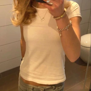 Intimissimi t-shirt - Säljer en intimissimi tshirt! Köpt för 250 kr💗 Verkligen sååå fin och passar med allt🙏🏻
