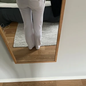 Juicy byxor - Vita juicy byxor inge defekter och tyget som nytt fortfarande ny pris 13000