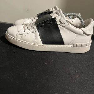 Valentino - Valentino open skor i storlek 40 inget og ingår tveka inte på att fråga om du har några funderingar🙌