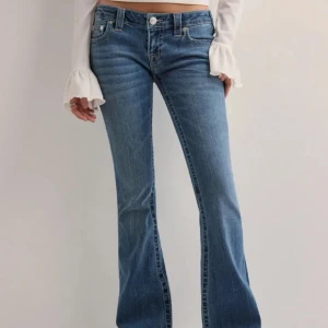 true religon jeans  - blåa true religon jeans, säljer pga att dom är lite stora på mig, dom är använda fåtal ggr men är i helt nytt skick, skriv för egna bilder och fler frågor