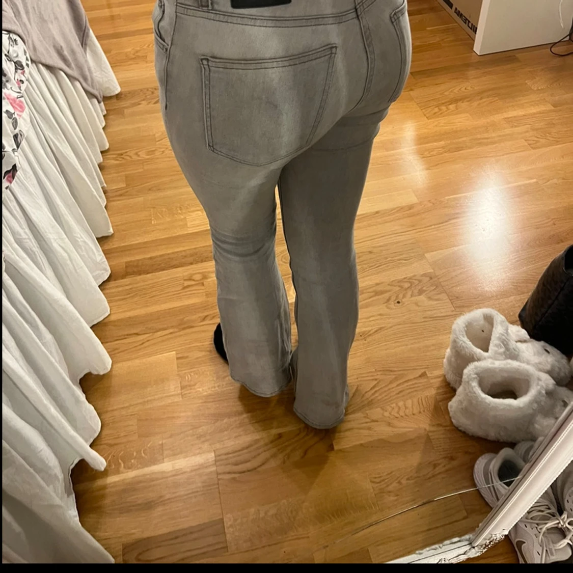 Grå bootcut jeans - 2