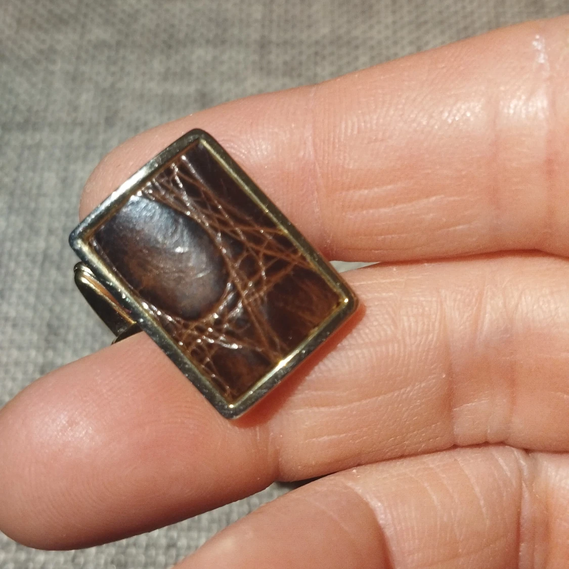 Bruna manschettknappar med gulddetaljer - 4