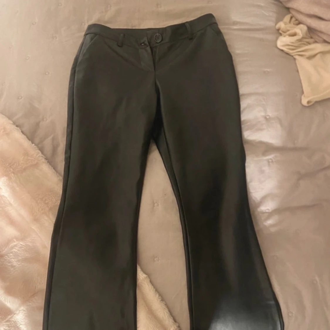 Lågmidjade skinnbyxor  - 1