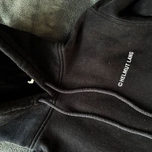 Helmut Lang hoodie - Helmut Lang hoodie i fint skick | lite urtvättad: skick 8/10 | storlek: small, true to size | fraktar spårbart eller möts upp i Täby📍